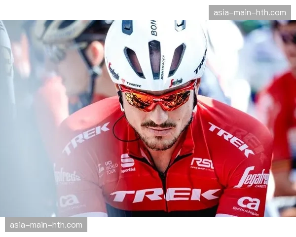 特写:37岁老将吉尔伯特完成职业生涯最后一次巴黎-鲁贝 特写:37岁老将吉尔伯特完成职业生涯最后一次巴黎-鲁贝